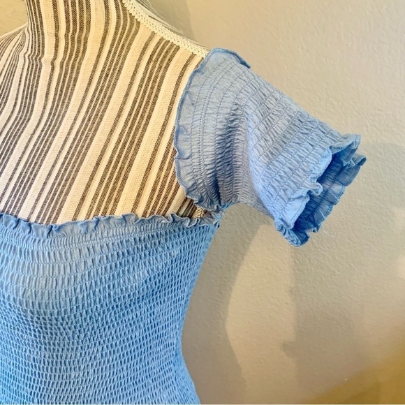 Crave Fame Crop Top Medium Pale Blue Short Sleeves Smocked Scalloped Hem - Picture 6 of 13